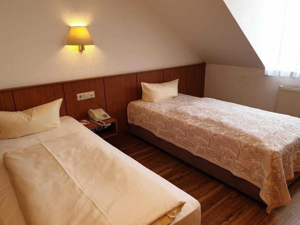 Economy Twin Room room - Image 1