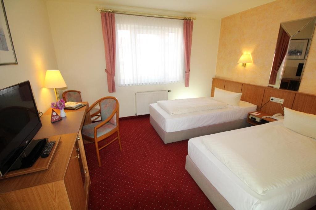 Standard Twin Room room - Image 1