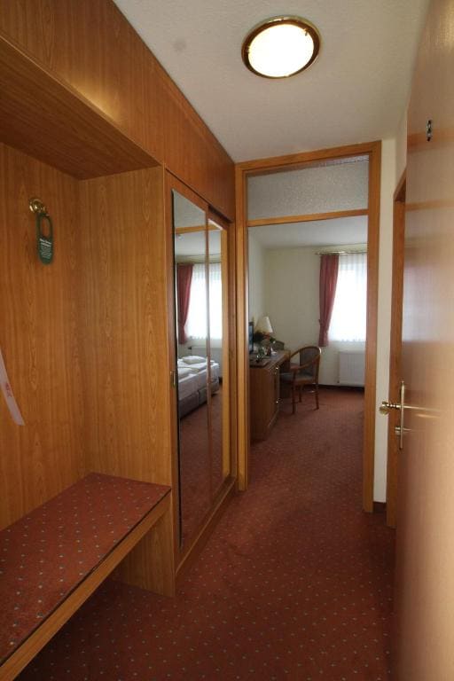 Economy Twin Room room - Image 3