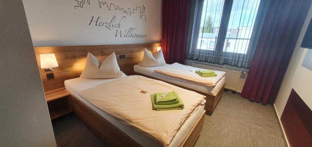 Standard Twin Room room - Image 1