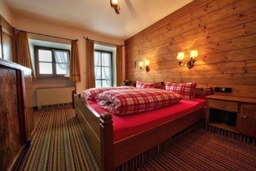 One-Bedroom Apartment room - Image 2