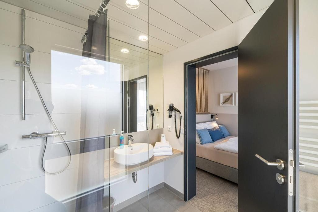 Small Double Room room - Image 2