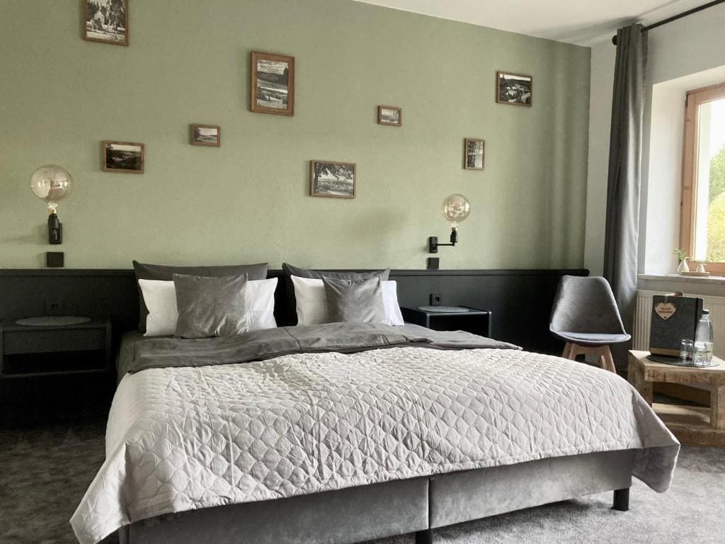 Double Room with Balcony room - Image 2