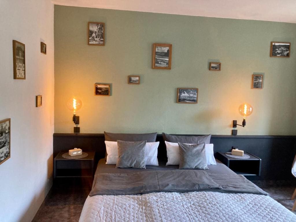 Double Room with Balcony room - Image 1