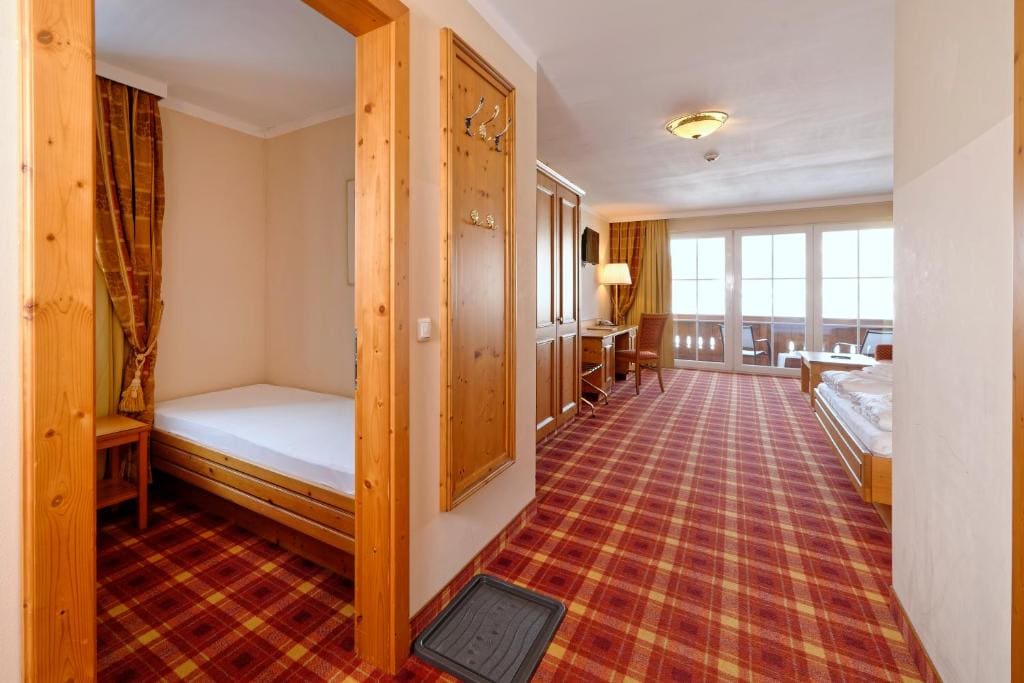 Family Room with Balcony room - Image 1