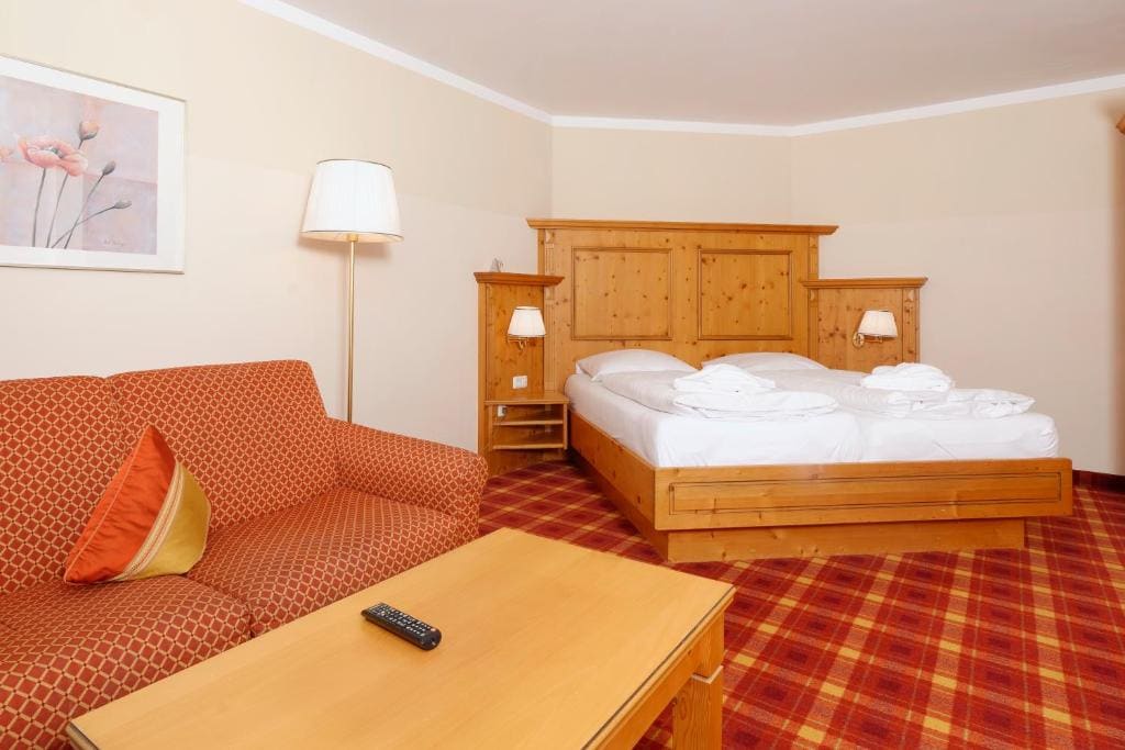 Deluxe Room room - Image 3