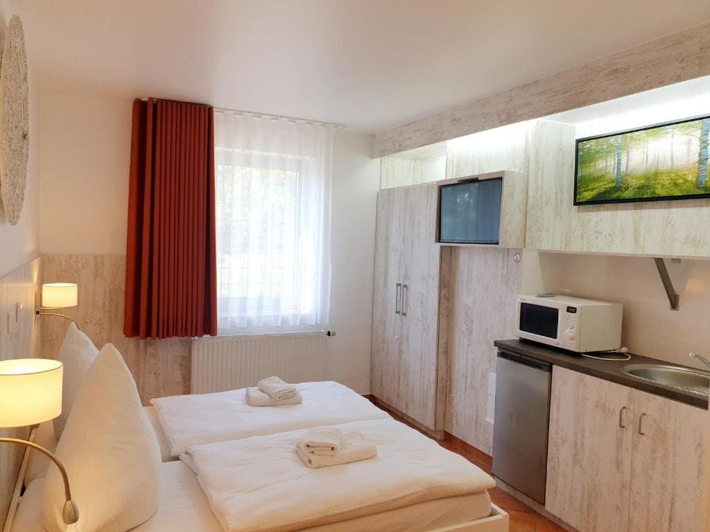 Doppelzimmer mit und ohne Klimaanlage (Check-In max. 20h/08:00p.m.) room - Image 3