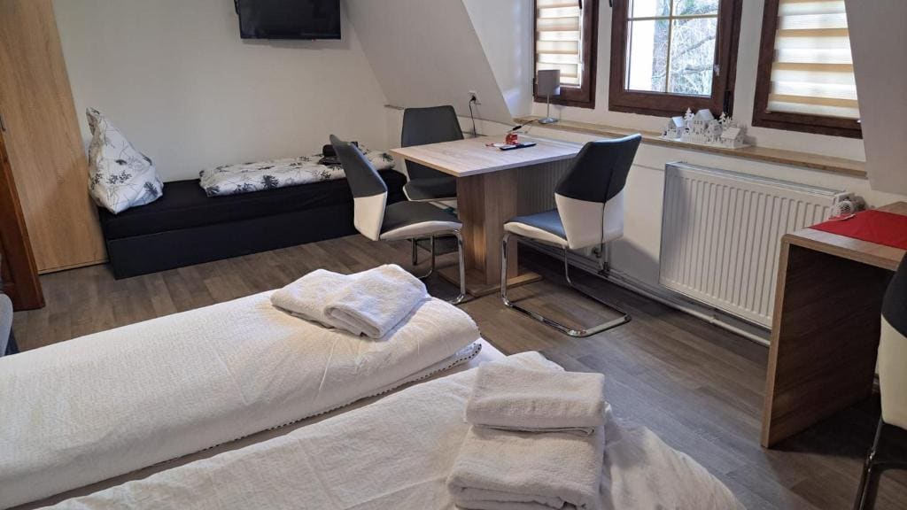 Comfort Triple Room room - Image 1
