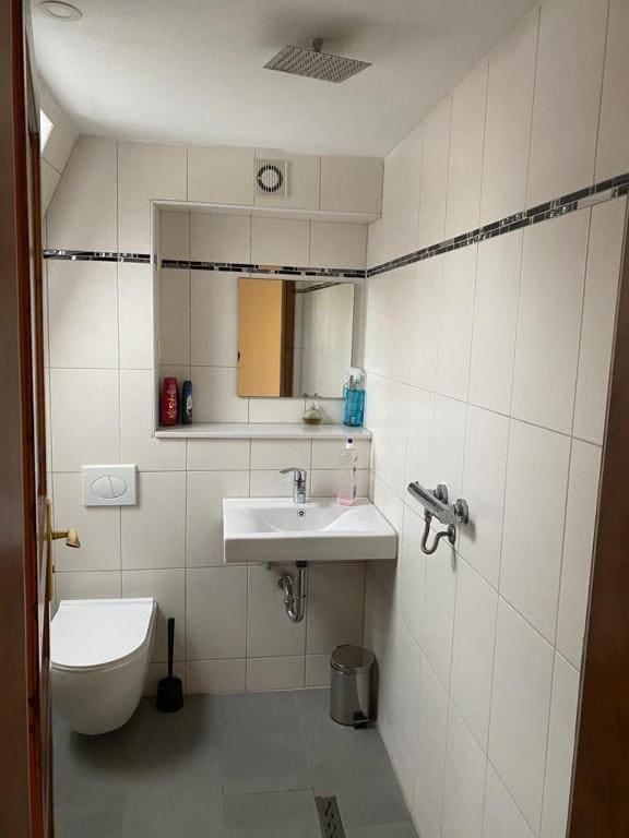 Twin Room with Private Bathroom room - Image 2