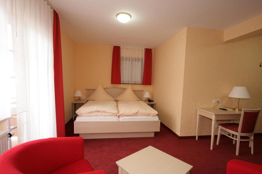 Classic Double Room with Balcony room - Image 1