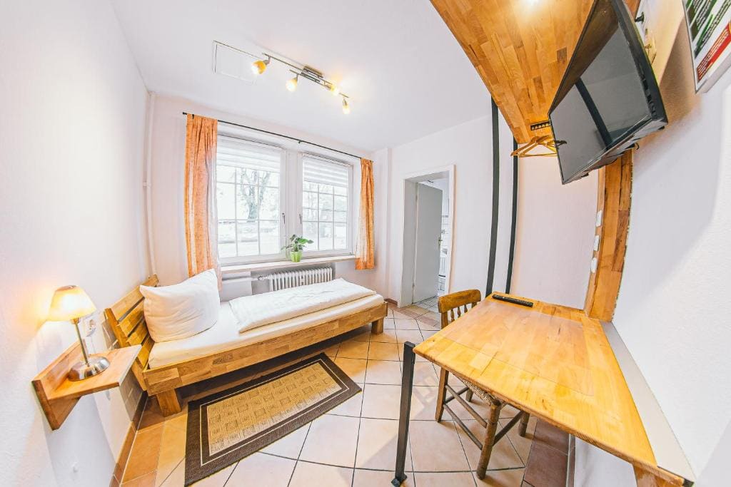Single Room with Shower room - Image 2