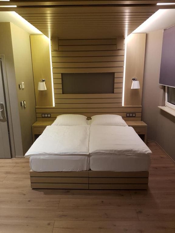 Deluxe Triple Room room - Image 2