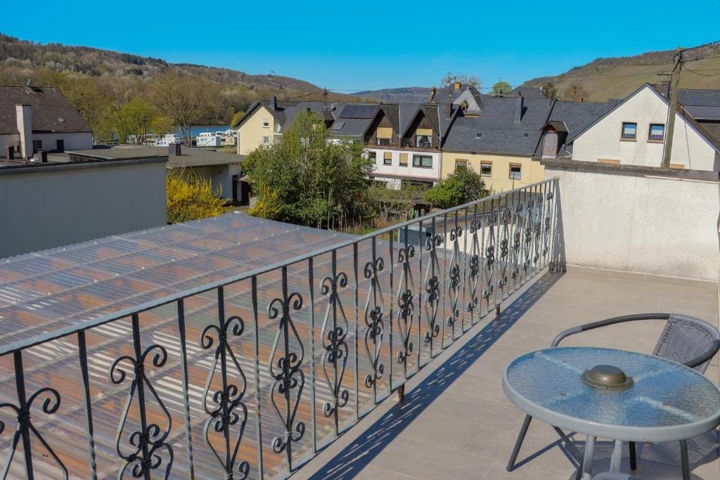 Deluxe Double Room with Balcony room - Image 1