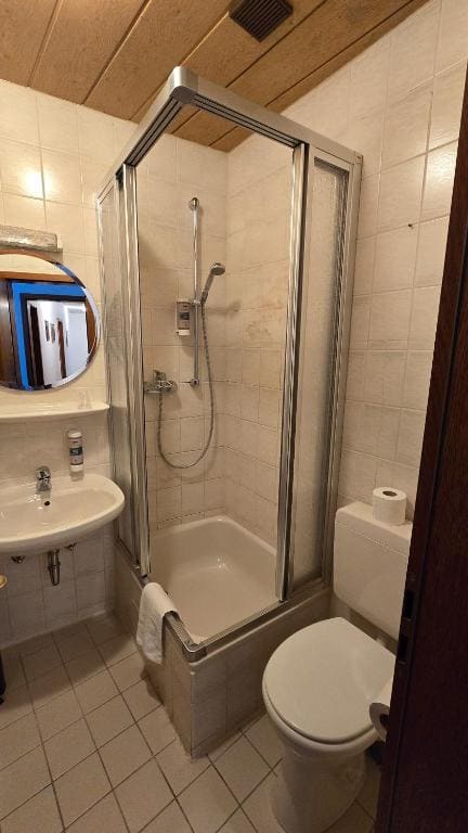 Deluxe Triple Room room - Image 1