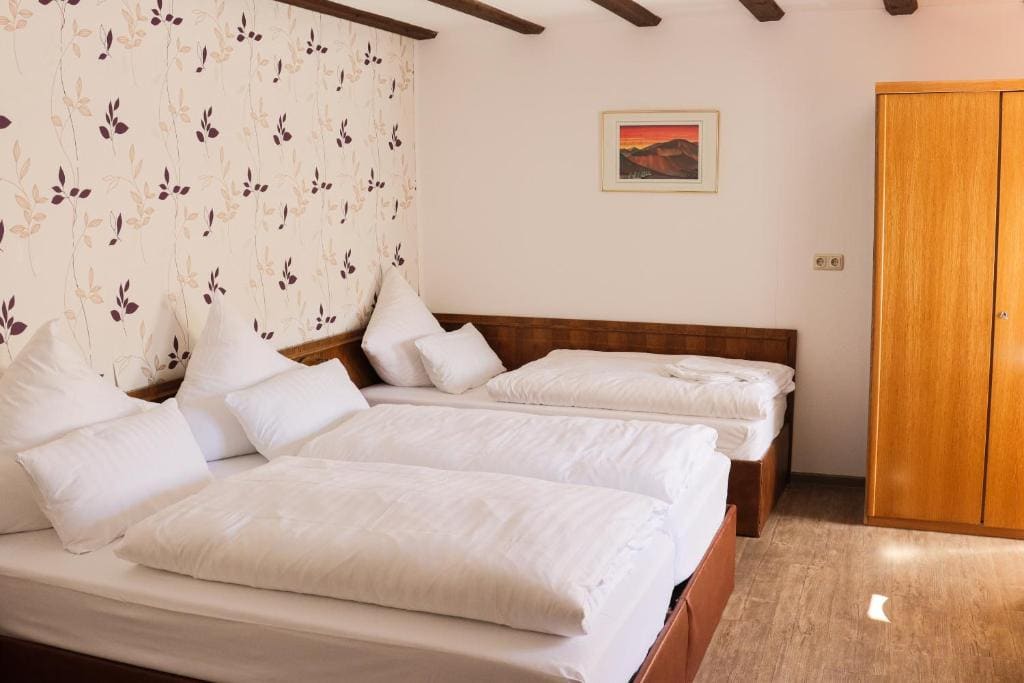 Triple Room with Private Bathroom room - Image 3