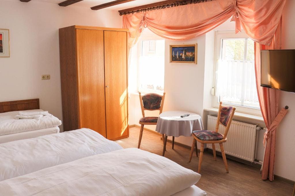 Triple Room with Private Bathroom room - Image 2