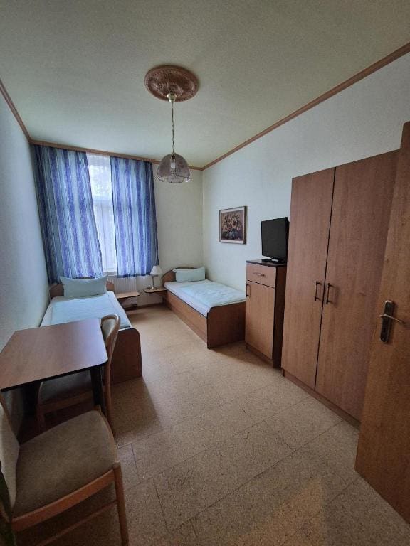 Single Room with Private Bathroom room - Image 1