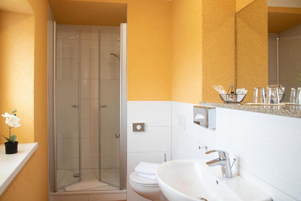 Standard Double or Twin Room room - Image 3