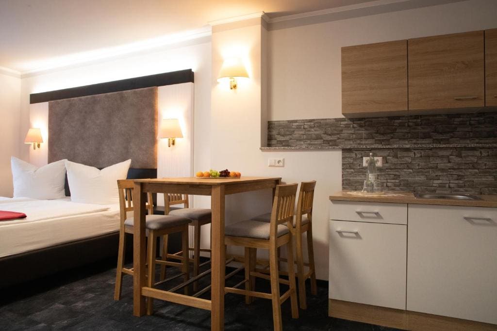 Standard Family Room room - Image 3