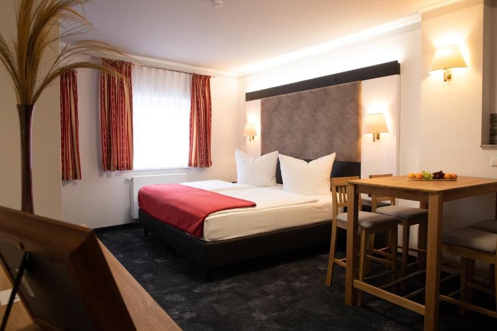 Standard Family Room room - Image 1