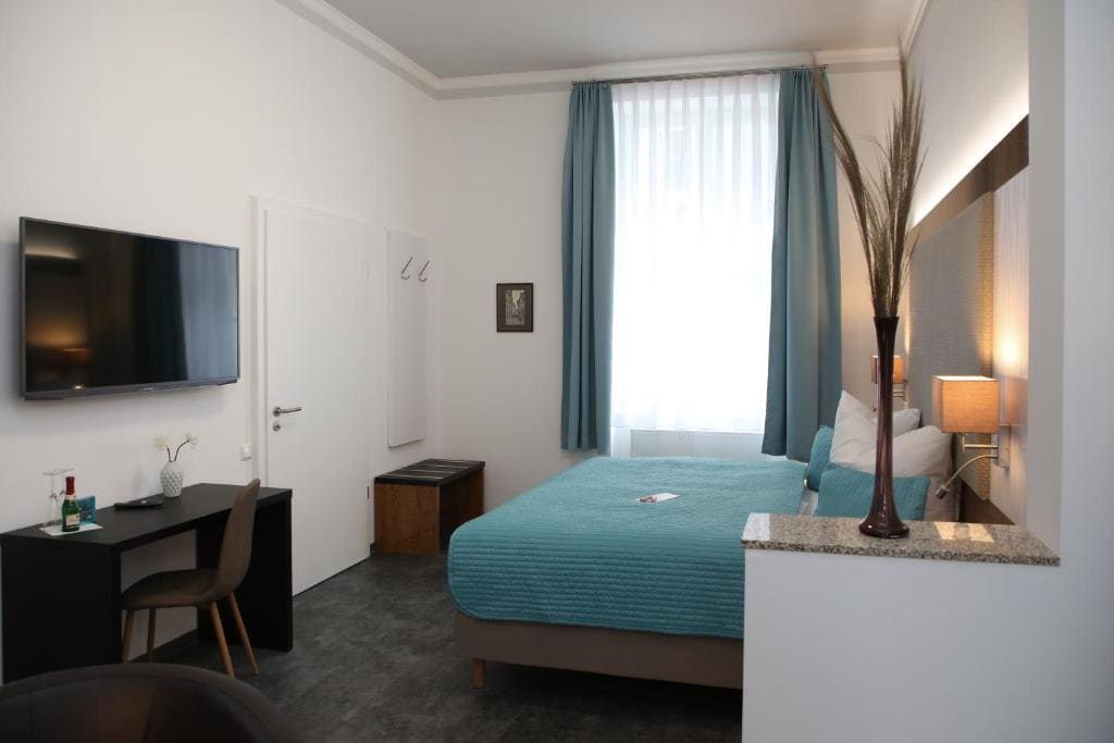 Twin Room - Disability Access room - Image 3