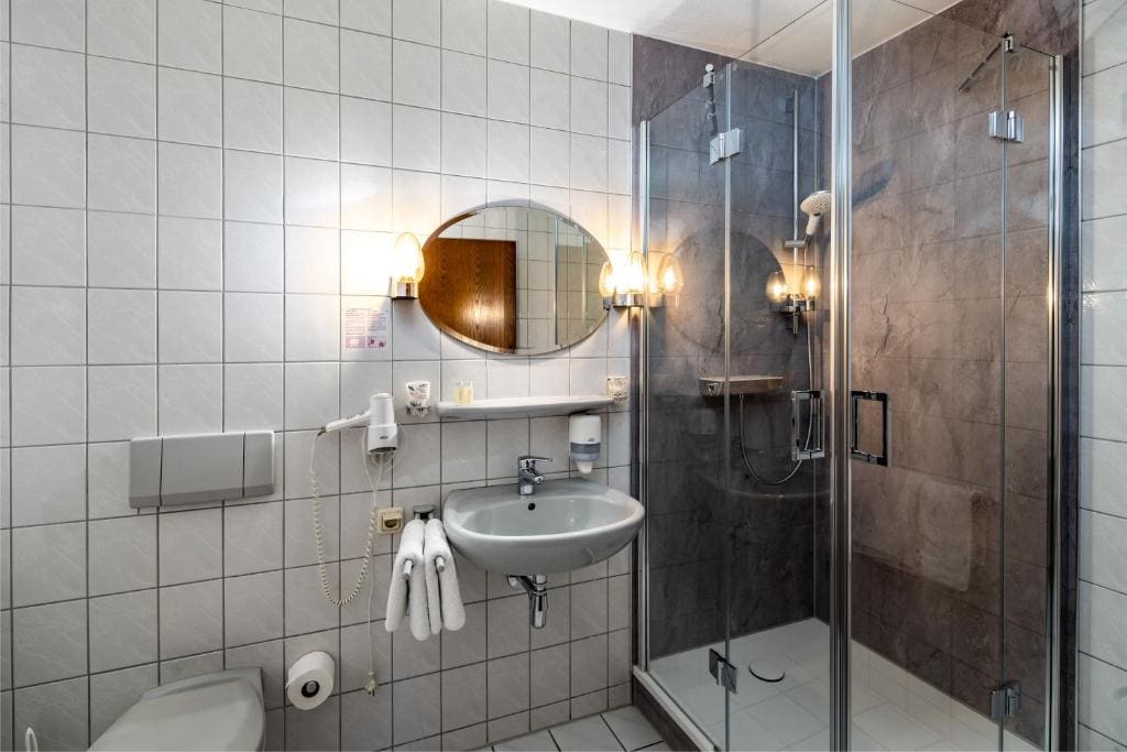 Standard Double or Twin Room room - Image 2