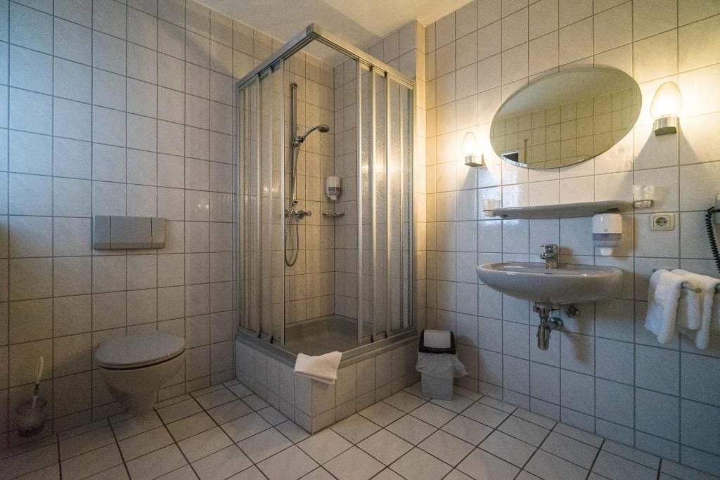 Standard Double or Twin Room room - Image 3