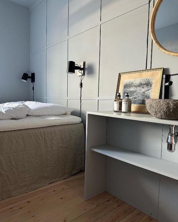 Double Room with Shared Bathroom room - Image 2