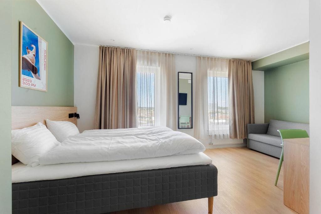 Family Double Room with Sofa Bed - Non-Smoking room - Image 3