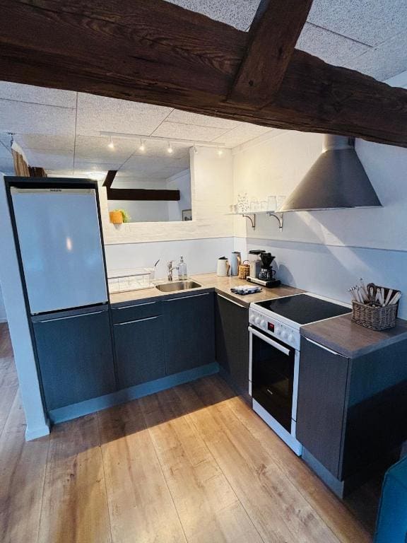 Apartment room - Image 2