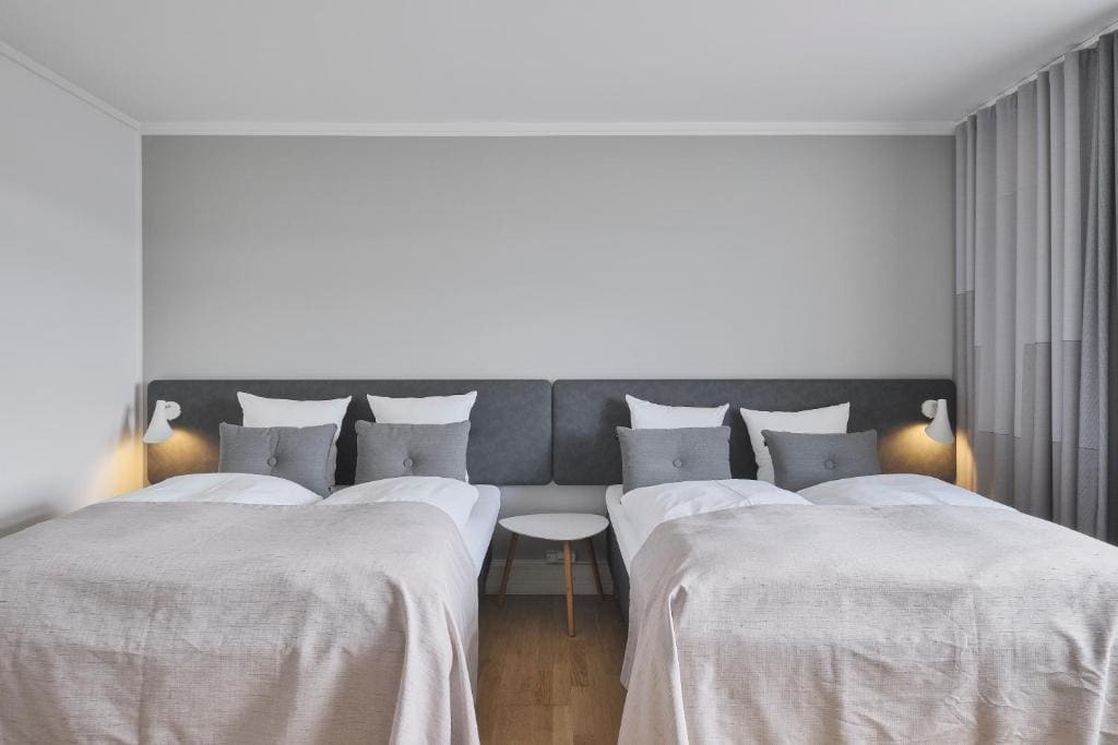 Premium Queen Room with Two Queen Beds and City View - Non-Smoking room - Image 2