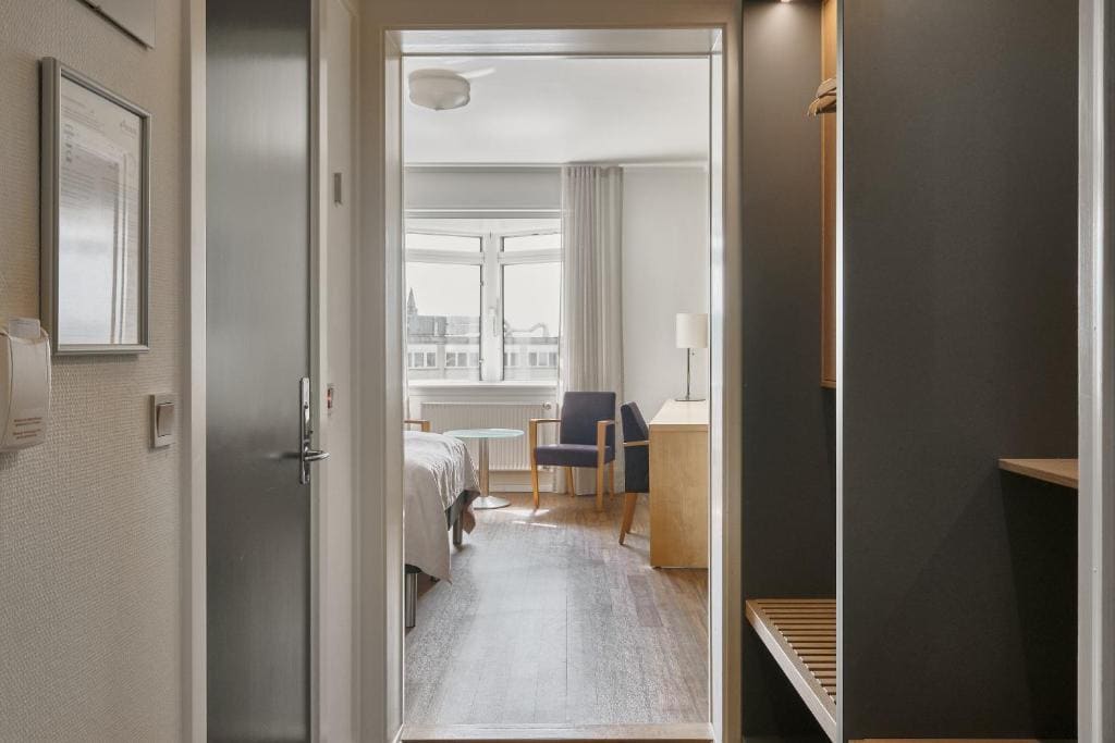 Standard Double Room - Non-Smoking room - Image 3