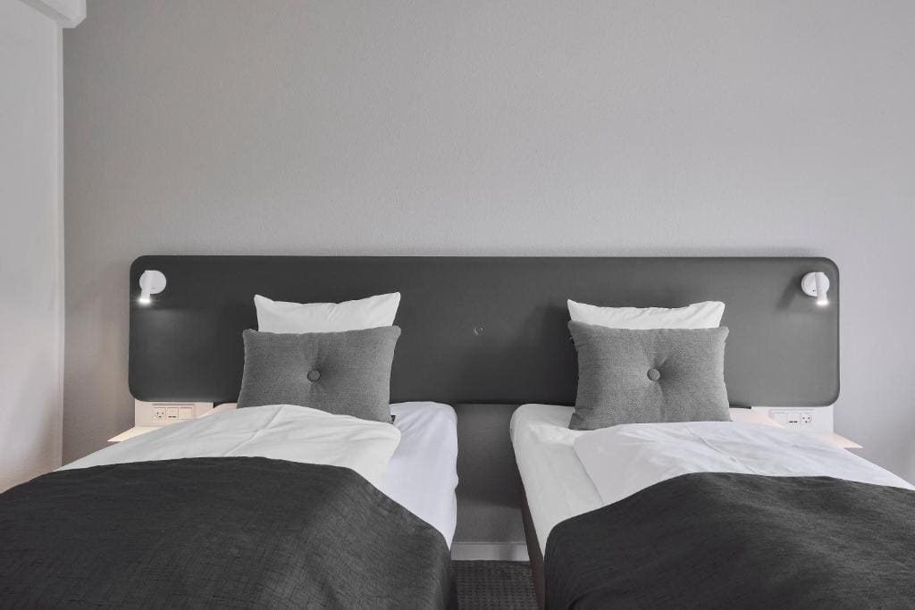 Standard Twin Room - Non-Smoking room - Image 3