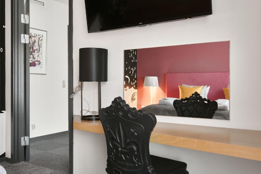 Two-Rooms with King Bed room - Image 2