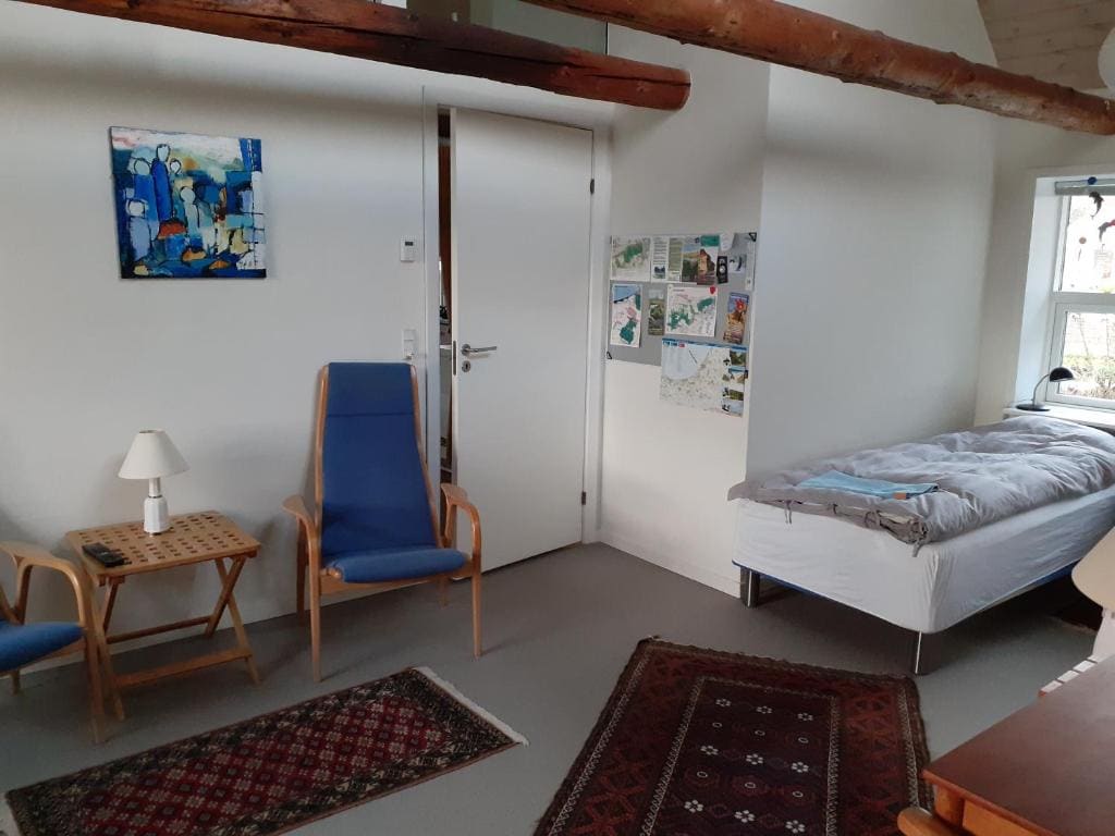 Twin Room with Shared Bathroom room - Image 2