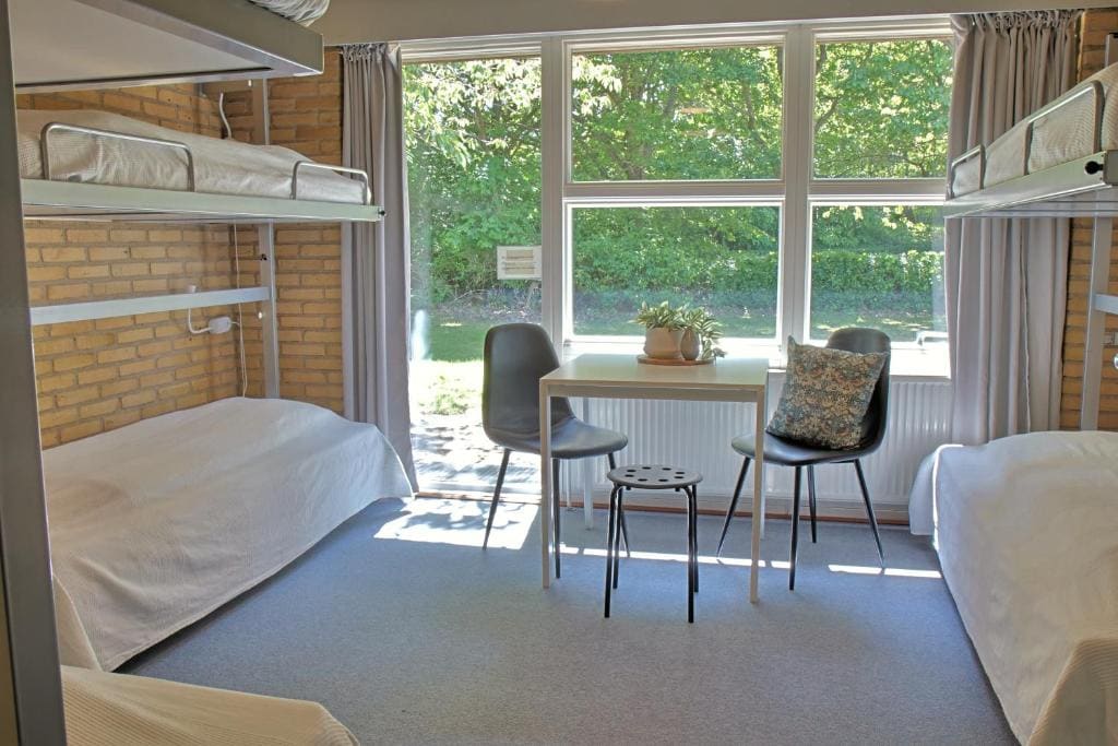 Standard Family Room room - Image 3