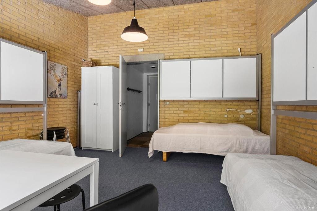 Standard Family Room room - Image 2