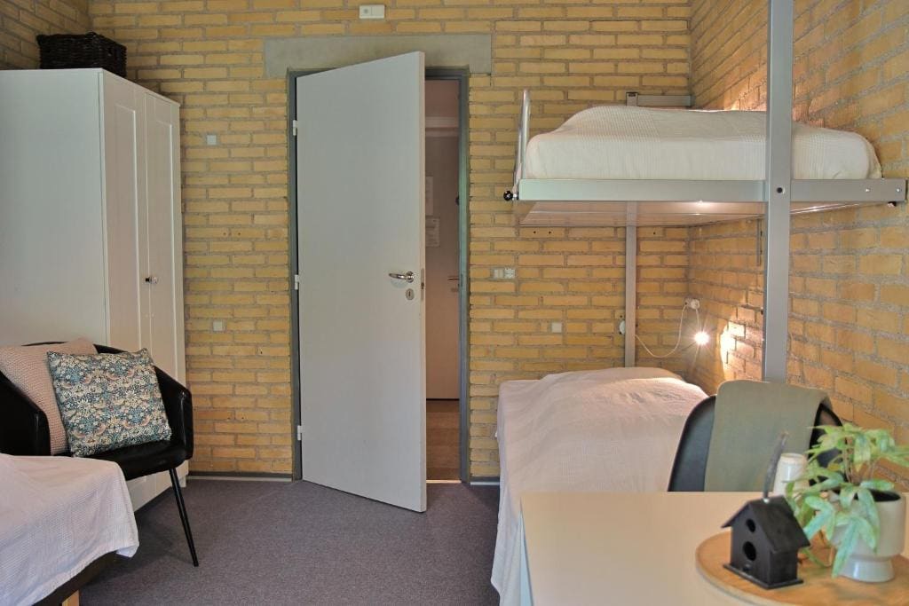 Standard Quadruple Room room - Image 3