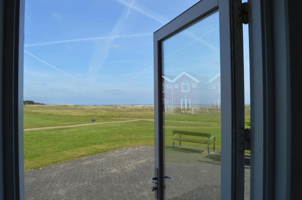 Two-Bedroom House with Sea View room - Image 3