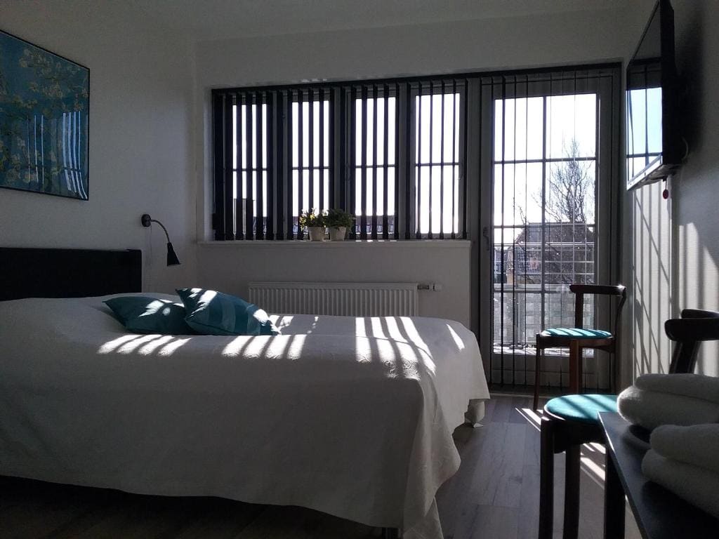 Single Room with Private Bathroom room - Image 1