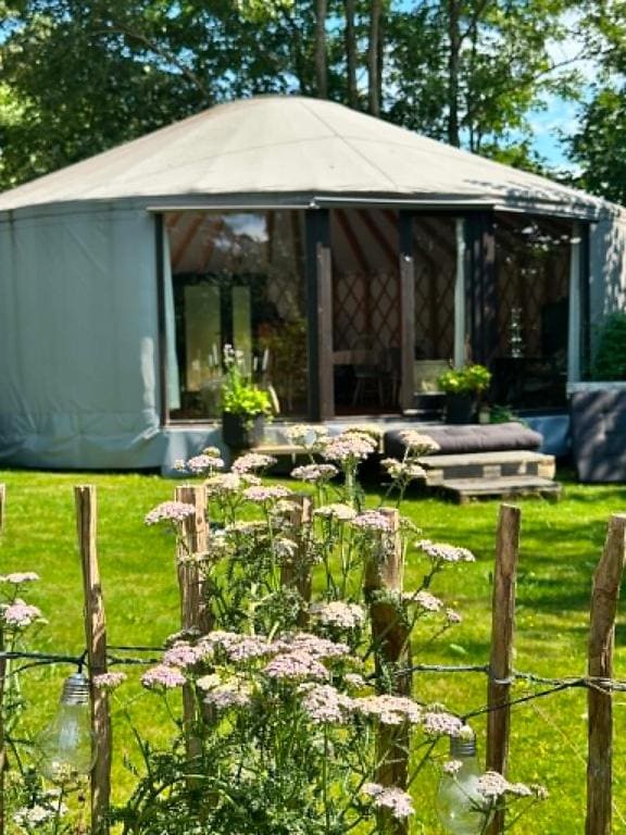 Tent room - Image 1