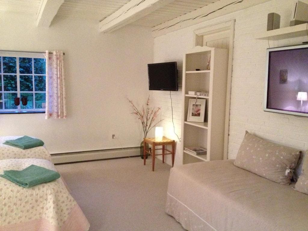 Family Room room - Image 2