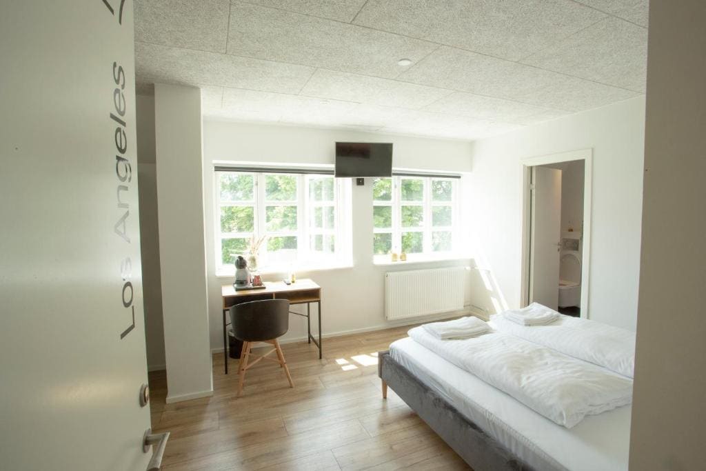 Deluxe Double or Twin Room room - Image 2