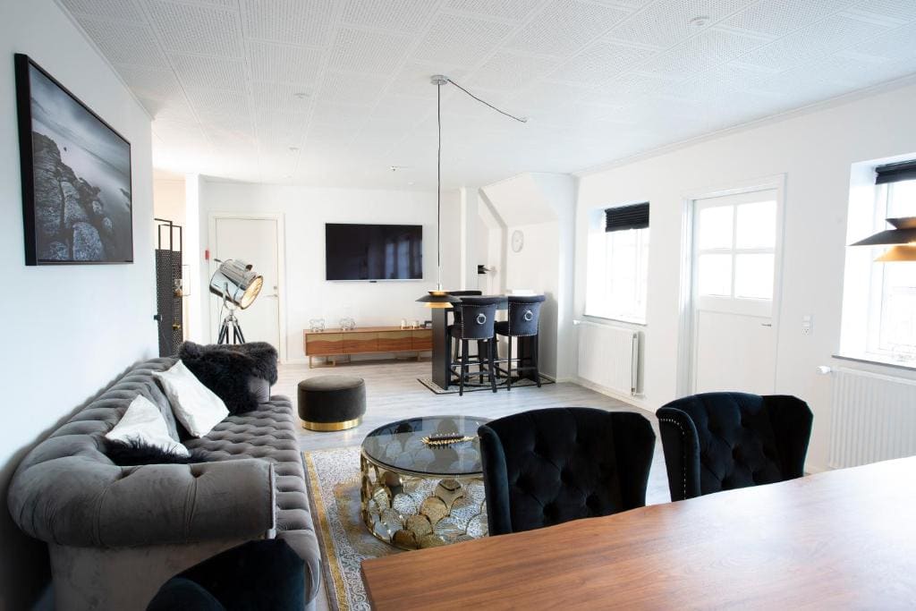 King Suite with Balcony room - Image 1