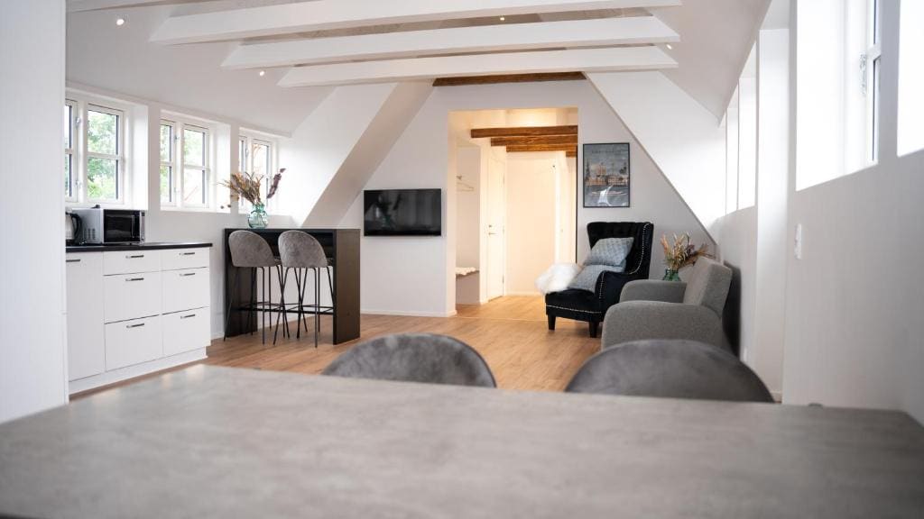 Penthouse Apartment room - Image 1