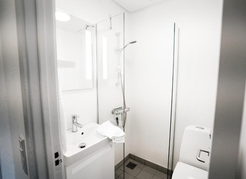 Small Double Room (140 cm bed) room - Image 3