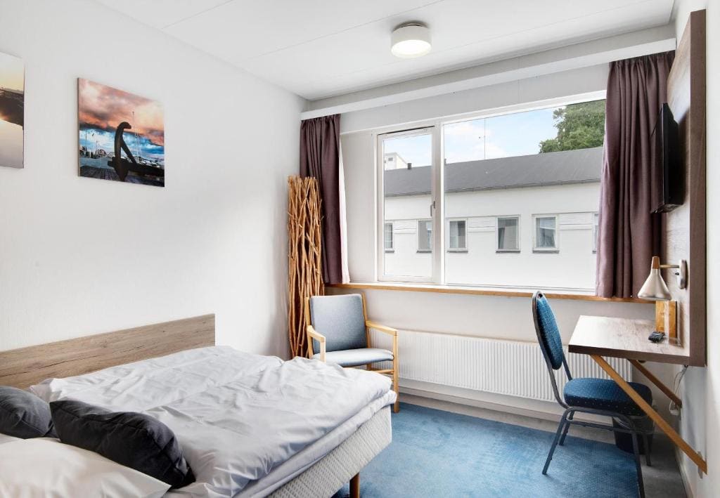 Small Double Room (140 cm bed) room - Image 1