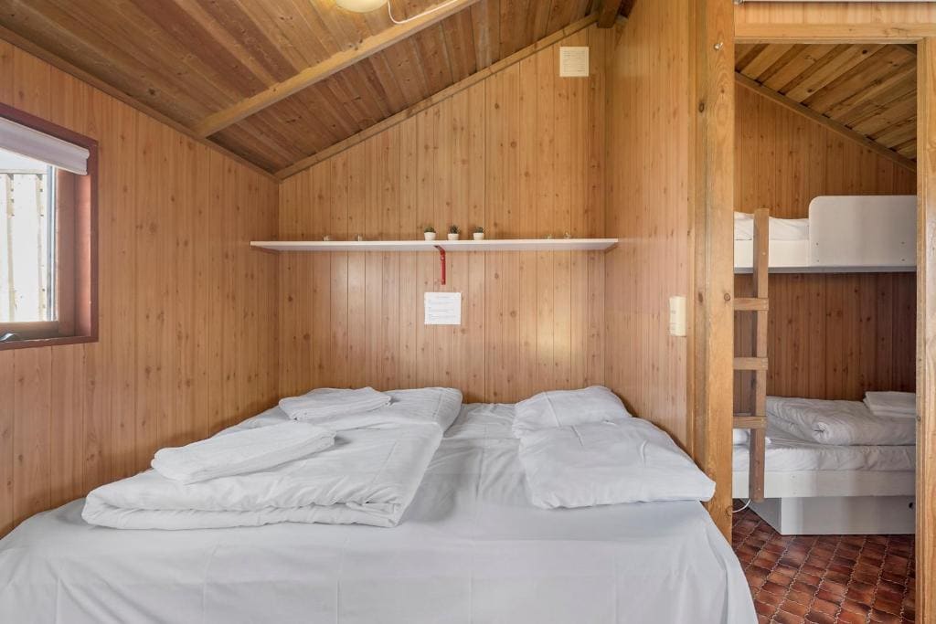 Cottage with Shared Bathroom room - Image 3