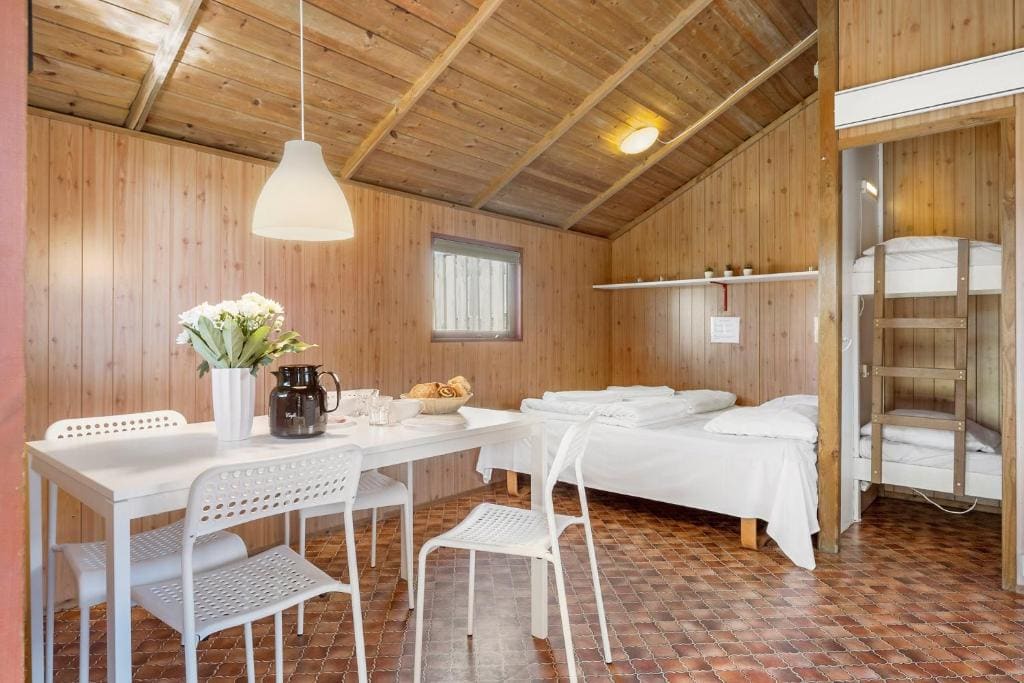 Cottage with Shared Bathroom room - Image 2