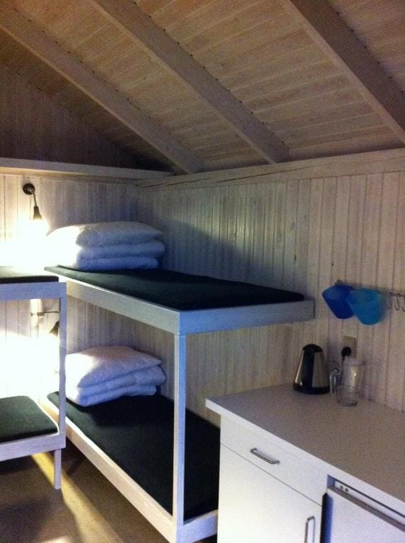 Black Economy Cottage with Shared Bathroom room - Image 2